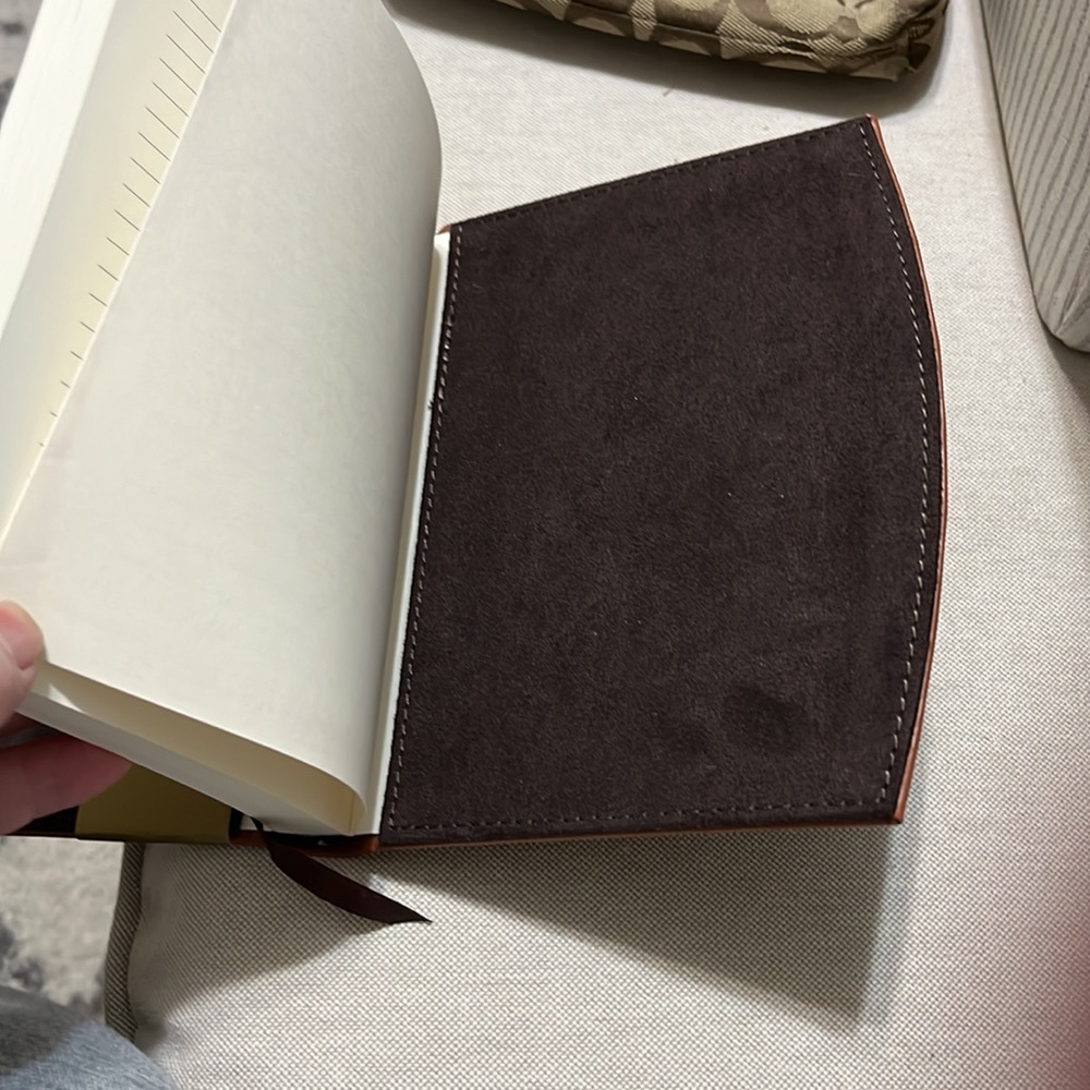Leather journal.Unused.224 ruled pages.Just waiting for your words and thoughts! - Picture 4 of 6